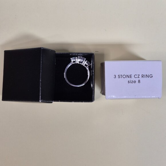 AVON 3 Stone CZ Ring Size 8 - Picture 3 of 5